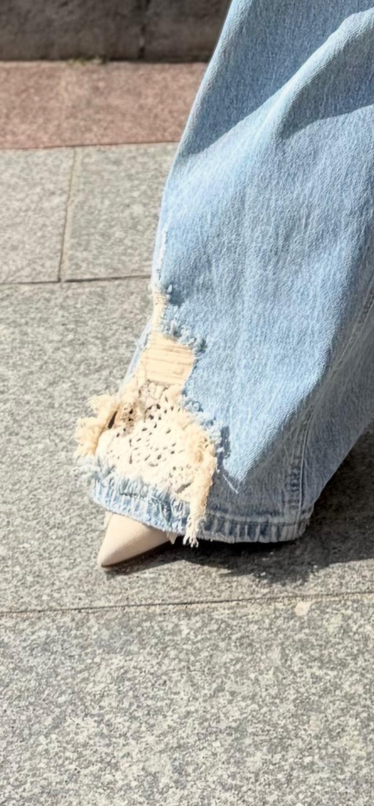 Jeansy wide leg z przetarciami